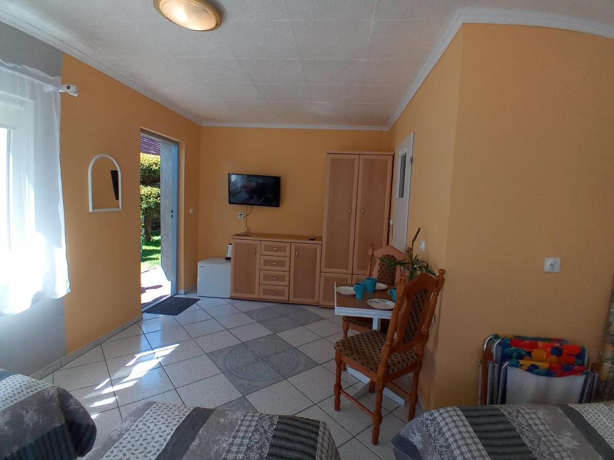 Pokoje Goscinne Akacja Resko Dźwirzyno Exterior foto