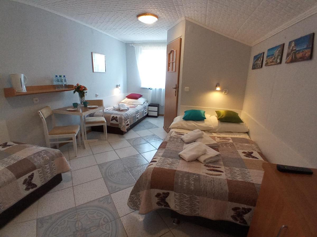 Pokoje Goscinne Akacja Resko Dźwirzyno Exterior foto