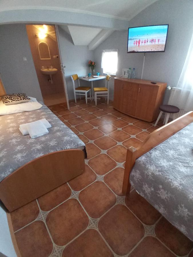 Pokoje Goscinne Akacja Resko Dźwirzyno Exterior foto