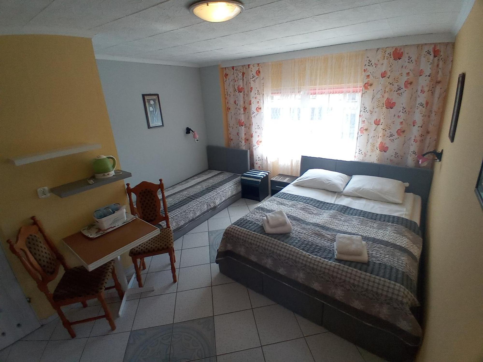 Pokoje Goscinne Akacja Resko Dźwirzyno Exterior foto